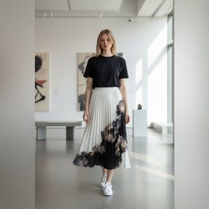CARLUCCI Chic A-Line Skirt in Black and White
